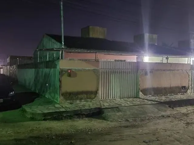 Imagem: Casa Solta de Esquina com Garagem para Dois