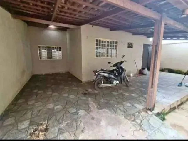 Imagem: A casa possui 2 Dormitórios, 1 Banheiro, 1 Vaga na garagem