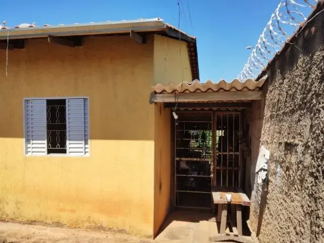 Imagem 3: Casa 02 com Quartos Sozinha no Lote em Trindade. Escriturada!