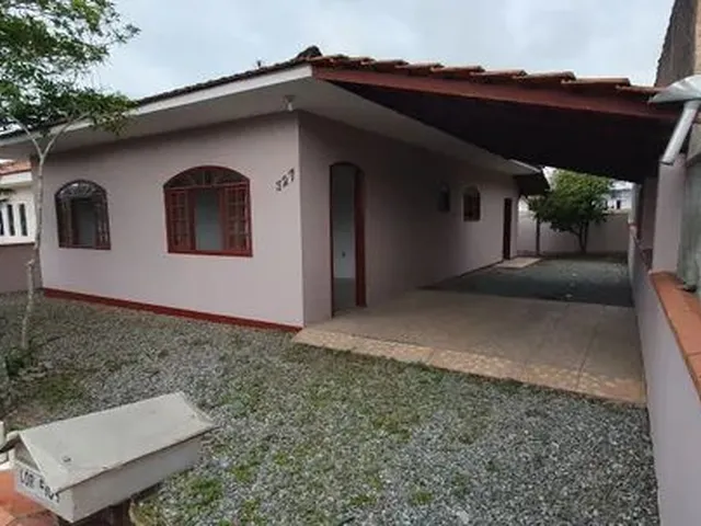 Imagem: A casa possui 3 Dormitórios, 1 Banheiro, 2 Vagas na
