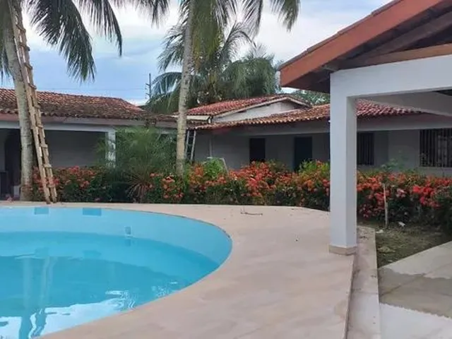 Imagem: Casa com Piscina e Campinho de Futebol/Vôlei