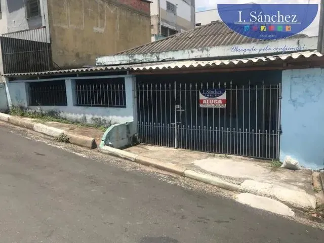 Imagem: A casa possui 3 Dormitórios, 1 Banheiro, Acomodam 6