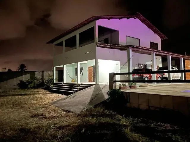 Imagem: A casa possui 3 Dormitórios, 5 Vagas na garagem, Imóvel