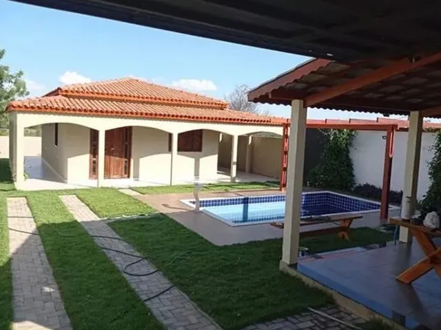 Imagem 1: Grande Casa À Venda em Manguinhos