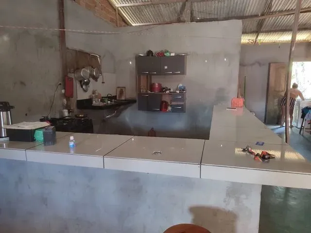 Imagem: A casa possui 3 Dormitórios, 2 Banheiros, 1 Vaga na