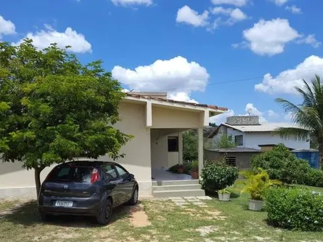 Imagem: A casa possui 4 Dormitórios, Acomodam 20 pessoas, 3 Vagas