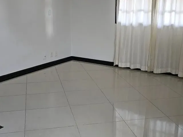 Imagem 5: Casa Térrea Ampla e Bem Conservada