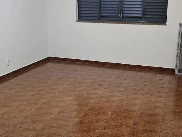 Imagem 8: Casa Térrea Ampla e Bem Conservada