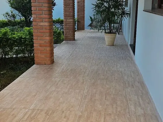 Imagem 11: Casa Térrea Ampla e Bem Conservada