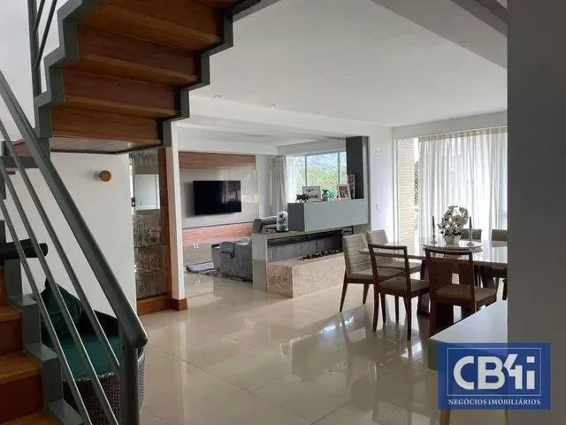 Imagem: Apartamento Triplex com 4 Dormitórios À