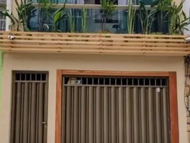 Imagem: A casa possui 2 Dormitórios, 2 Suítes, 3 Banheiros, 1