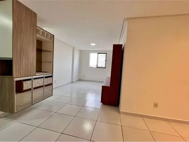Imagem: O apartamento possui 2 Dormitórios, 1 Suíte, 2 Banheiros,