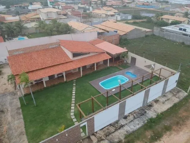 Imagem 1: Casa em Rua Pública - Praia do Abaís