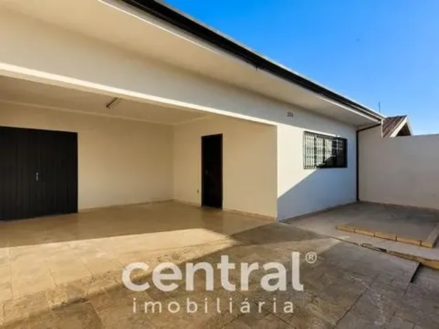 Imagem: A casa possui 3 Dormitórios, 1 Suíte, 2 Banheiros, 2