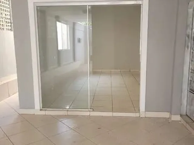 Imagem 10: Casa para Aluguel Possui 300 Metros Quadrados com 4 Quartos em Parque Amazônia