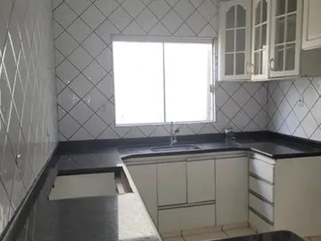 Imagem 12: Casa para Aluguel Possui 300 Metros Quadrados com 4 Quartos em Parque Amazônia