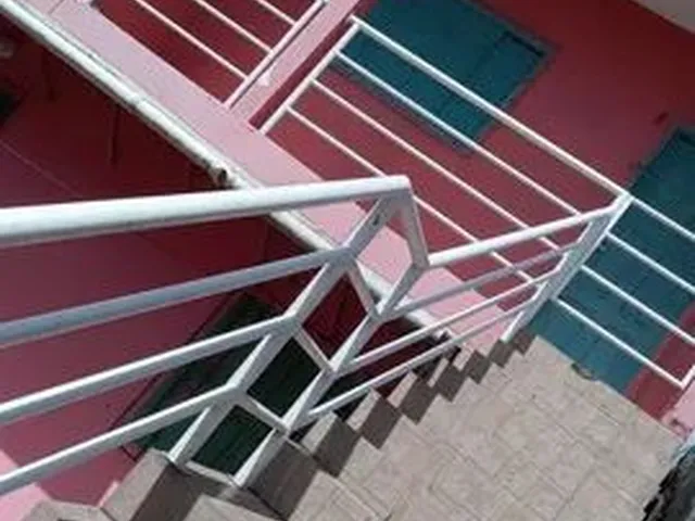 Imagem: A casa possui 1 Dormitório, 1 Banheiro, 1 Vaga na garagem,