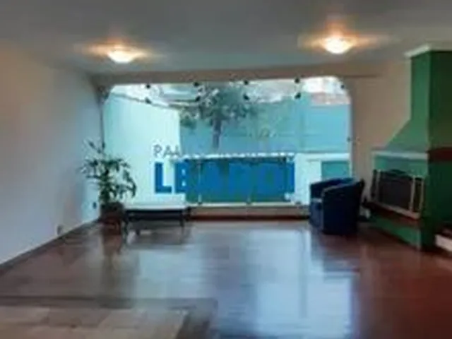 Imagem: A casa possui 3 Dormitórios, 1 Suíte, 2 Banheiros, 4