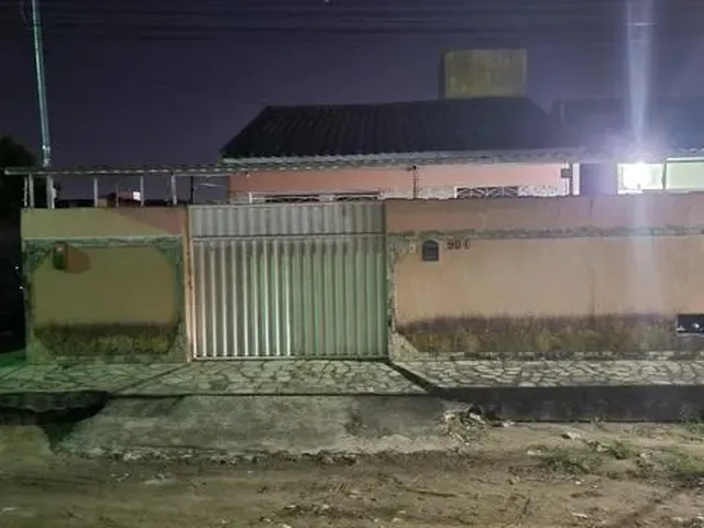 Imagem: Casa Solta de Esquina com Garagem para Dois