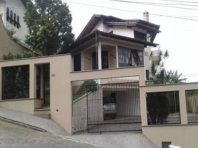 Imagem: A casa possui 3 Dormitórios, 2 Banheiros, 81m² de Área e
