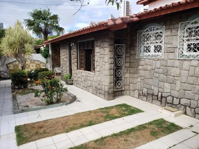 Imagem: Casa com 5 Dormitórios À Venda, 300 M²