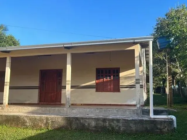 Imagem: A casa possui 2 Dormitórios, 2 Banheiros, 2 Vagas na