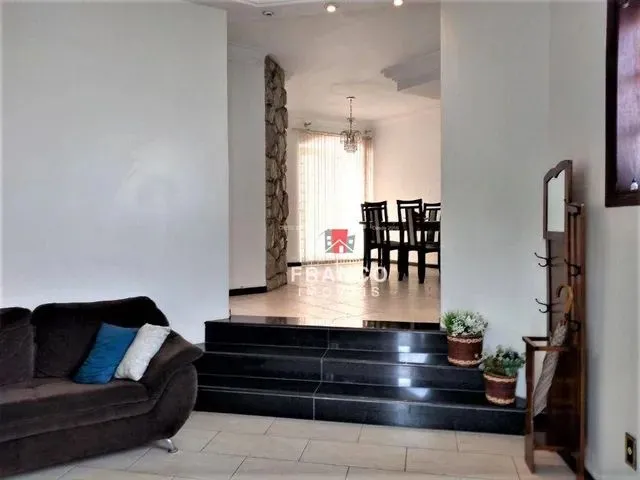 Imagem: Sobrado com 4 Dormitórios para Alugar