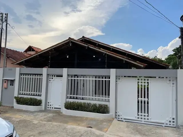 Imagem: A casa possui 2 Dormitórios, 1 Suíte, 2 Banheiros, 1 Vaga