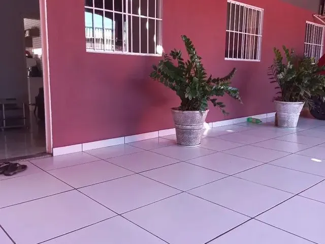 Imagem: Casa em Rua Pública