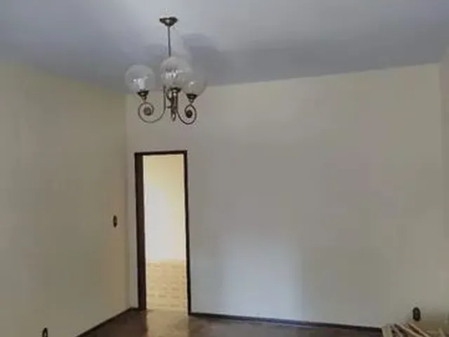 Imagem 1: Excelente Casa de 4 Quartos no Camargos
