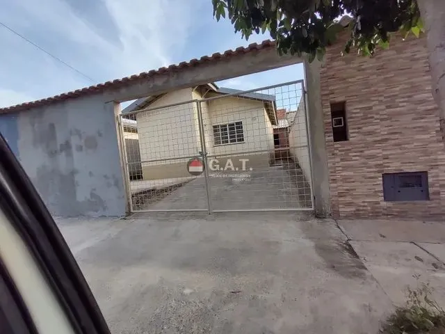 Imagem: A casa possui 2 Dormitórios, 1 Banheiro, 1 Vaga na
