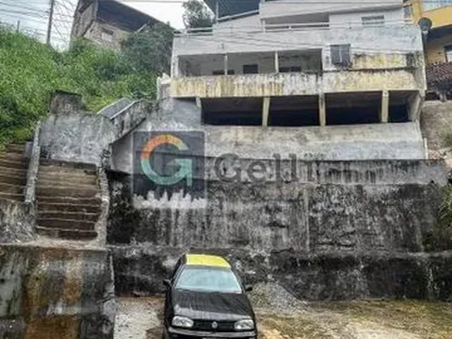 Imagem: A casa possui 1 Dormitório, 1 Banheiro, 1 Vaga na garagem,