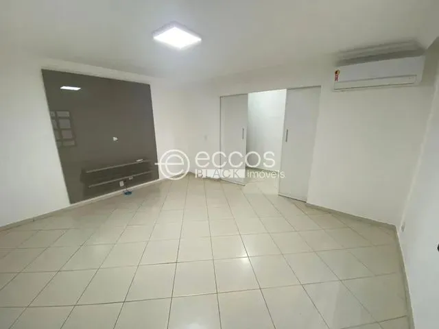 Imagem: Casa para Aluguel, 5 Quartos, 3 Suítes
