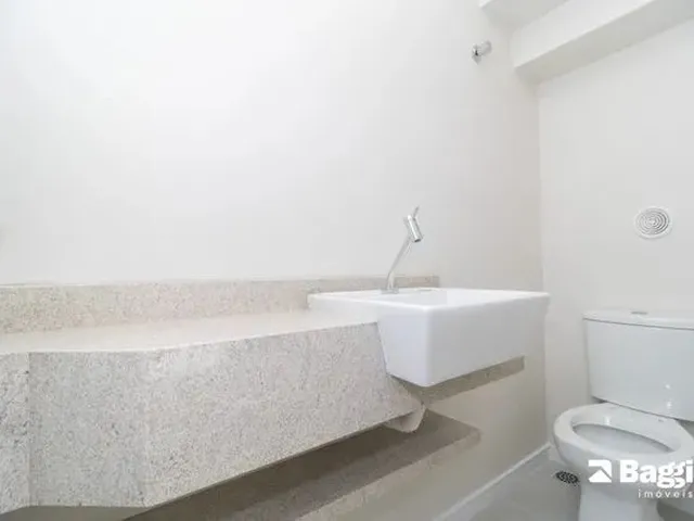 Imagem 2: Casa de 3 Quartos para Alugar no Bairro Campo Comprido