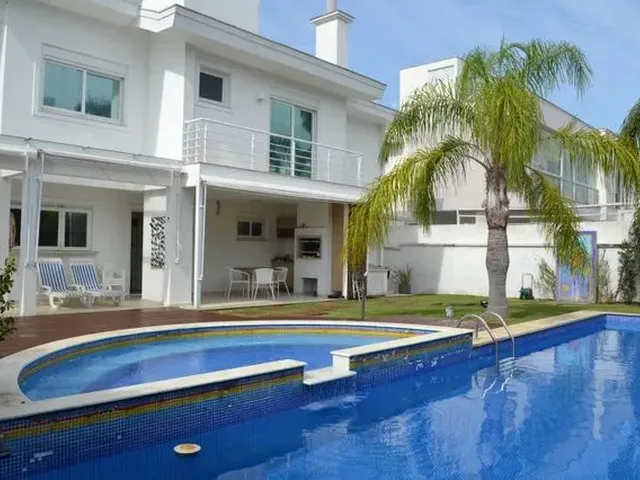 Imagem 5: Casa para Aluguel Tem 380 Metros Quadrados com 5 Quartos em Jurerê - Florianópolis - Sc