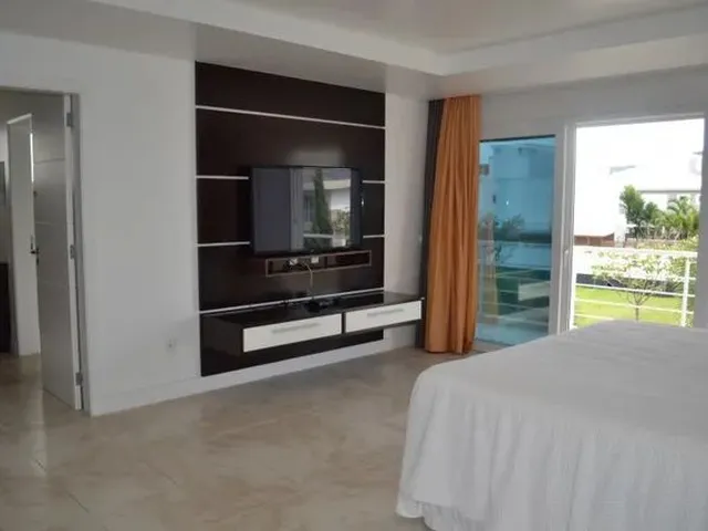Imagem 13: Casa para Aluguel Tem 380 Metros Quadrados com 5 Quartos em Jurerê - Florianópolis - Sc