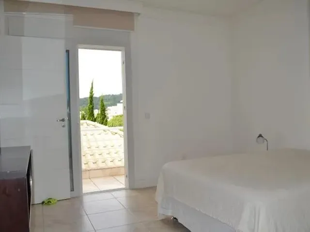 Imagem 15: Casa para Aluguel Tem 380 Metros Quadrados com 5 Quartos em Jurerê - Florianópolis - Sc