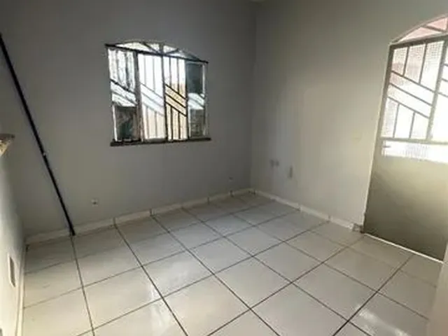 Imagem 9: Aluga-Se Casa no Centenário com 2 Quartos, Piscina, Sala e Cozinha Americana