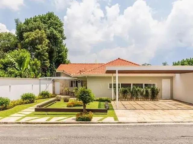 Imagem: A casa possui 3 Dormitórios, 1 Suíte, 5 Banheiros, 4
