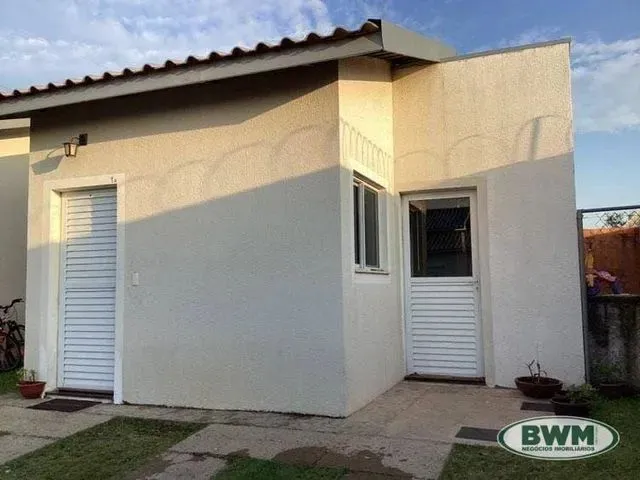 Imagem: A casa em condomínio possui 2 Dormitórios, 2 Banheiros, 2