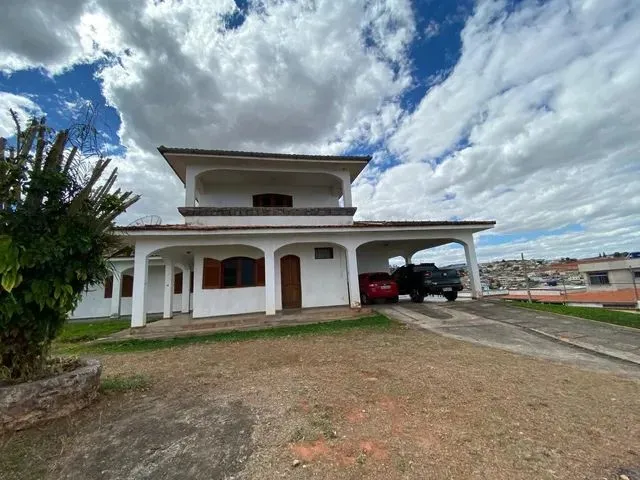 Imagem: Casa com 5 Dormitórios À Venda em Lavras