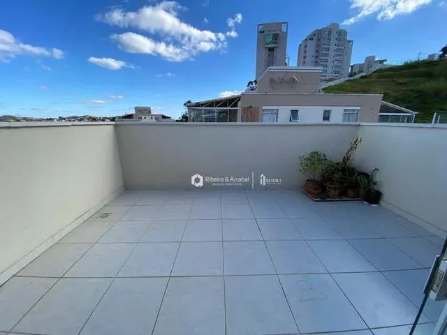 Imagem: O apartamento na cobertura possui 3 Dormitórios, 1 Suíte,