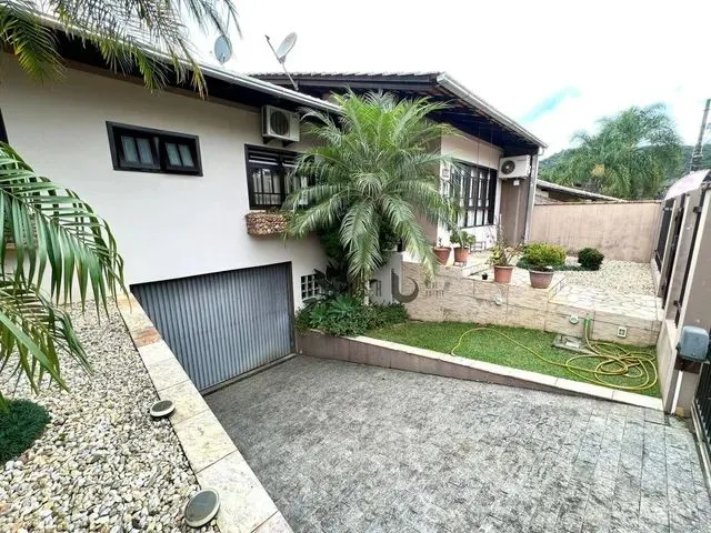 Imagem: Casa com 4 Dormitórios Sendo Uma Suíte