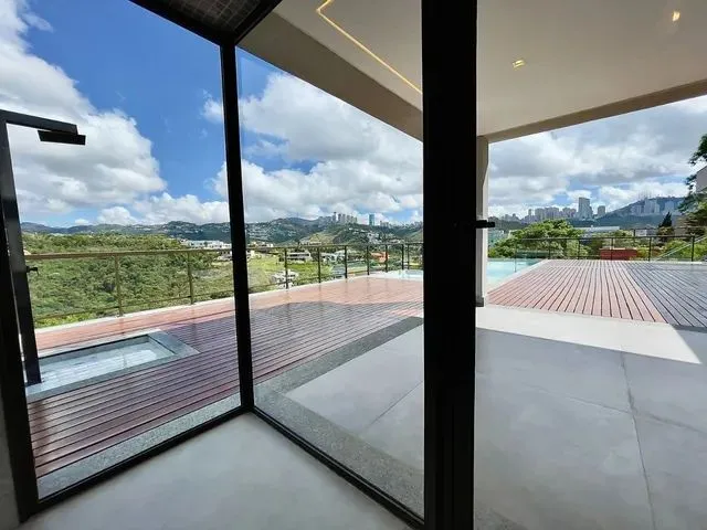Imagem 2: Casa com 5 Dormitórios À Venda em Nova Lima