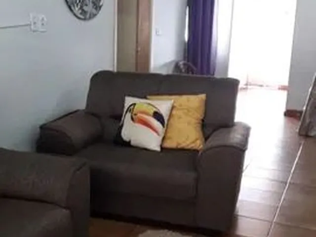 Imagem: A casa possui 4 Dormitórios, 2 Banheiros, 4 Vagas na