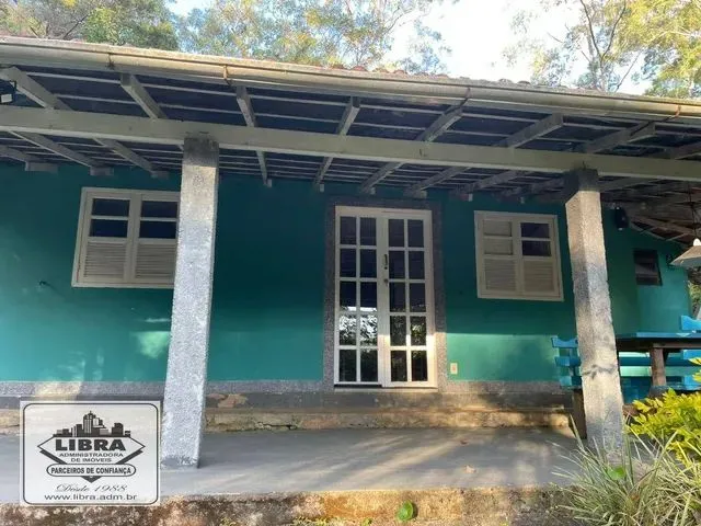 Imagem 1: Casa com 02 Quartos, Sala, Varanda, Banheiro Social, Cozinha, Área de Serviço e Quintal