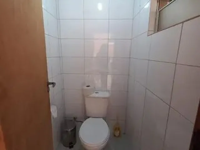 Imagem: A casa possui 4 Dormitórios, 1 Suíte, 3 Banheiros, 290m²
