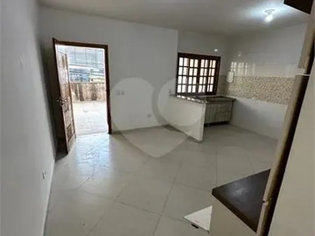 Imagem: A casa possui 2 Dormitórios, 1 Suíte, 2 Banheiros, 90m²