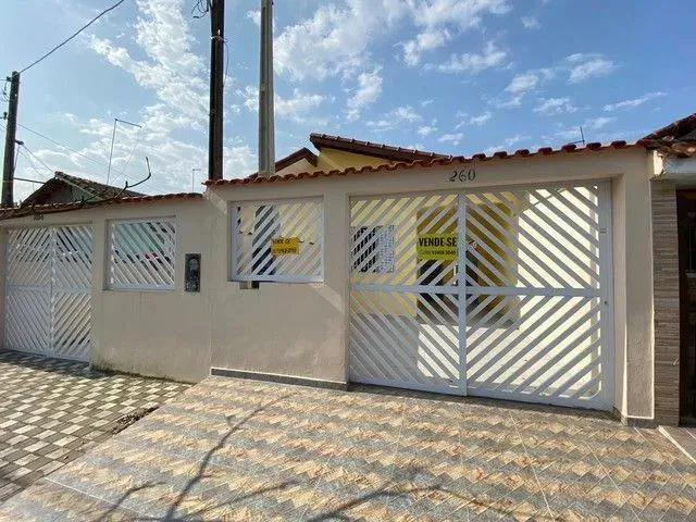 Imagem: A casa possui 2 Dormitórios, 1 Banheiro, 2 Vagas na