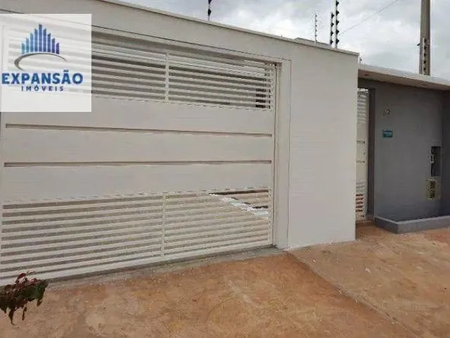 Imagem: A casa possui 3 Dormitórios, 1 Suíte, 3 Banheiros, 2